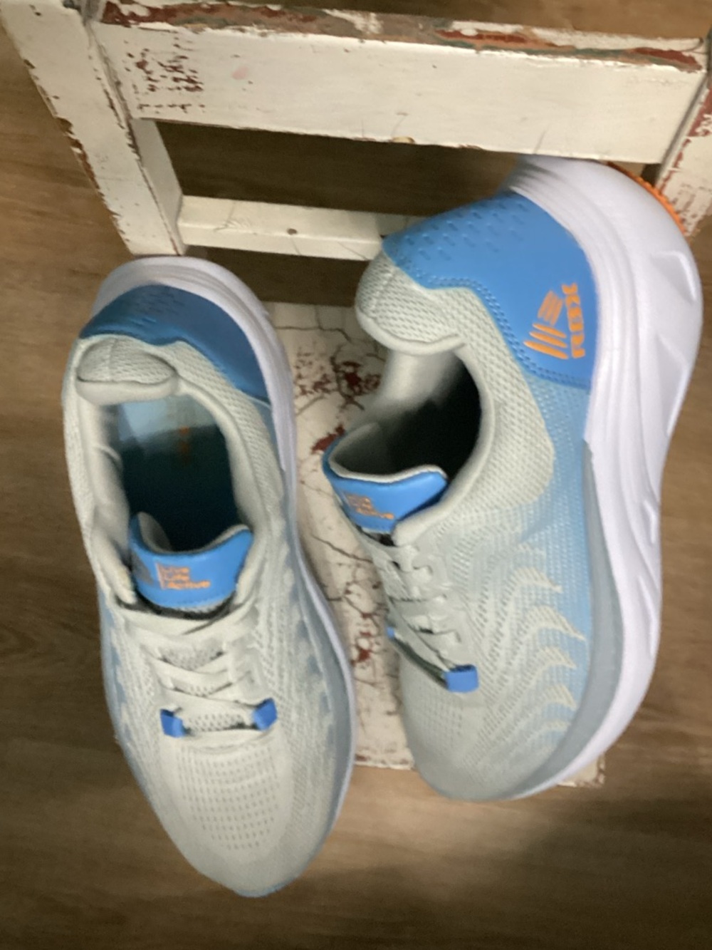 Light Blue & White Men's Running Sneakers